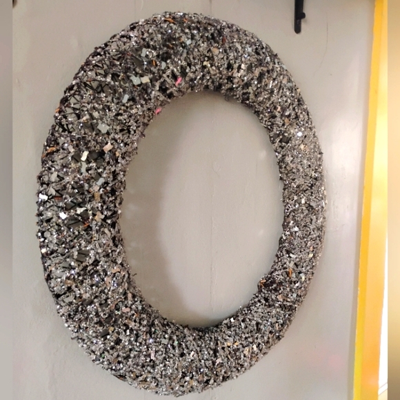 Pier One Silver Ice Woven Holiday Wreath 22" fine detailed ice crystals - Picture 9 of 12